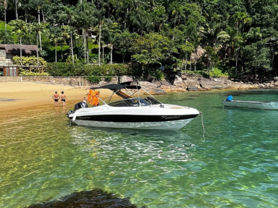 Passeio-de-Lancha-em-Ubatuba-com-a-Rainha-Náutico: Veja-algumas-dicas